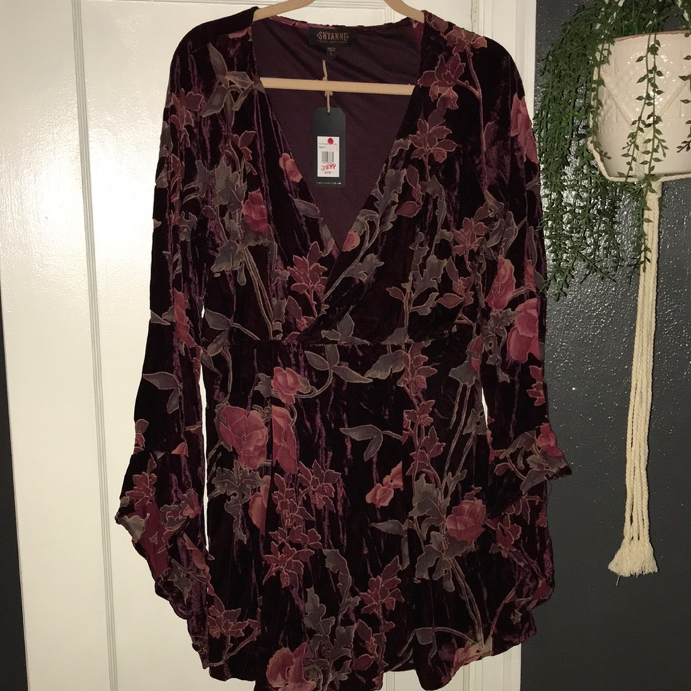 Shyanne velvet dress short bell sleeve